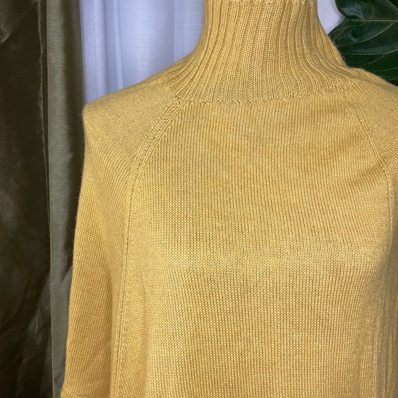 Los Andes Yellow Alpaca Poncho - Picture 3 of 14